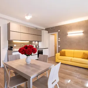 West - Modern And Comfortable Апартаменты